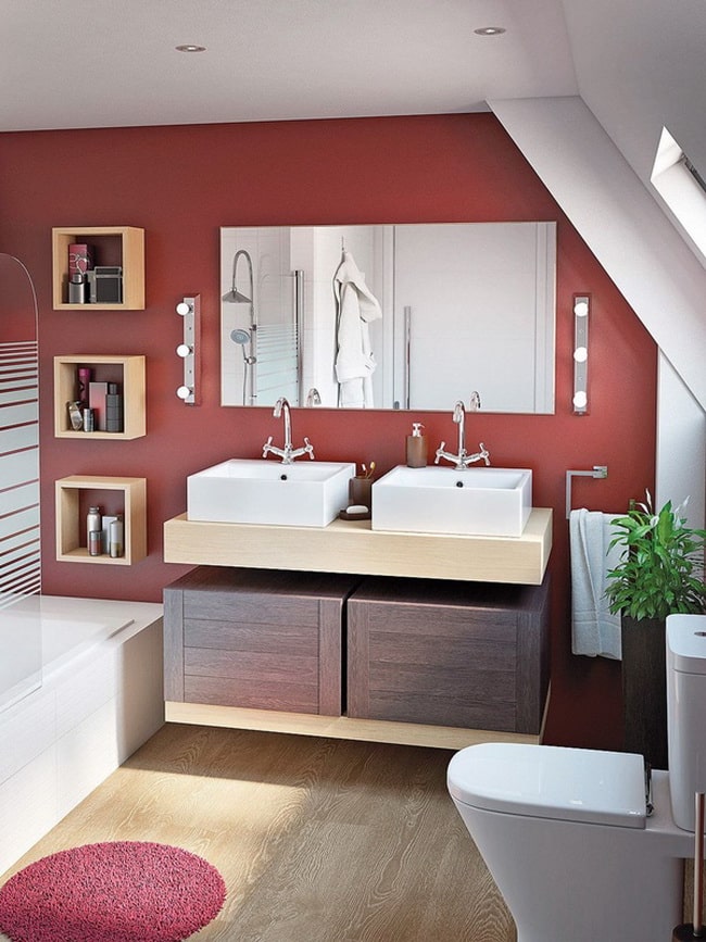 Baño con pared roja