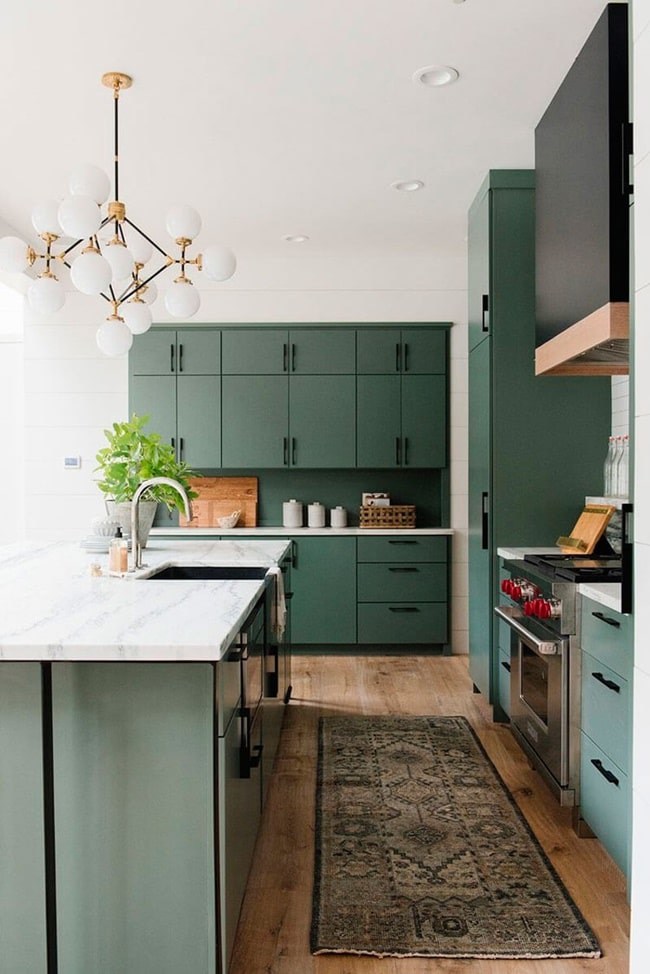 Colores para cocinas que son tendencia. Decoración de cocinas 2024.