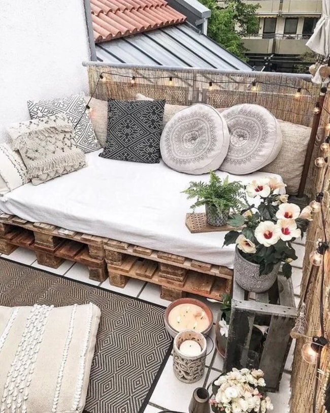 Ideas para decorar balcones con materiales naturales