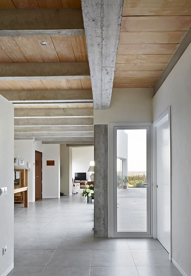 Techos de madera con vigas de hormigón