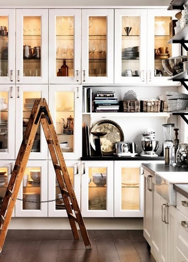 Mueble de cocina con frentes de cristal
