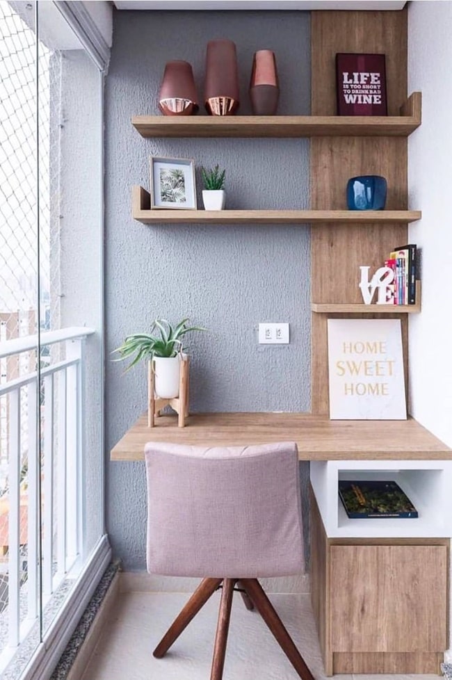 Estudio en casa en el balcón