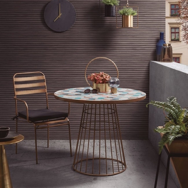 Un comedor en el balcón