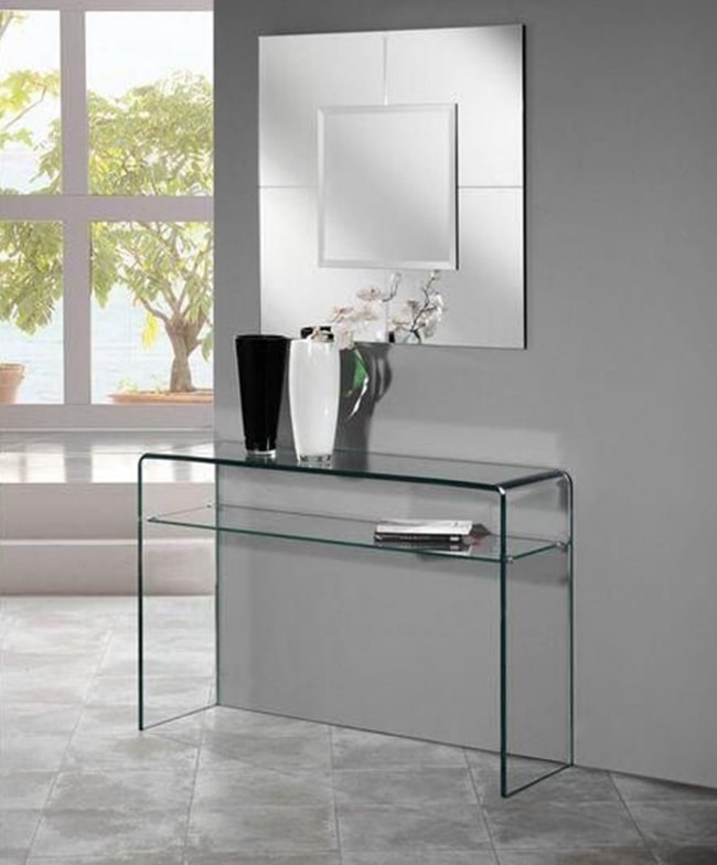 Mesa auxiliar traslúcida