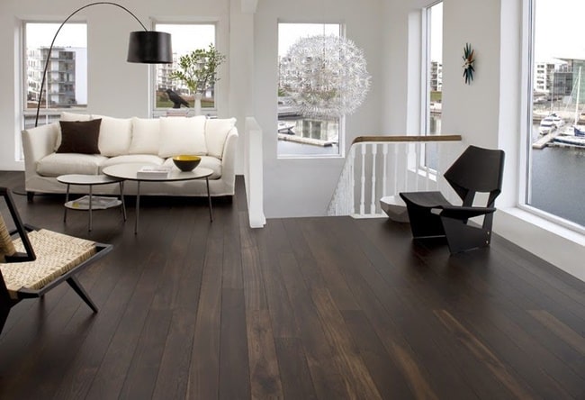 Suelos de madera oscura