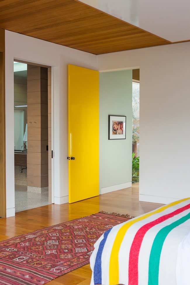 Cómo combinar el color del suelo y las puertas