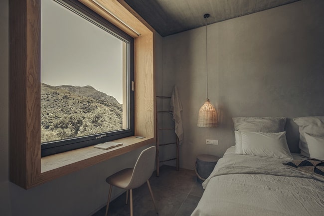 Dormitorio principal con gran ventana