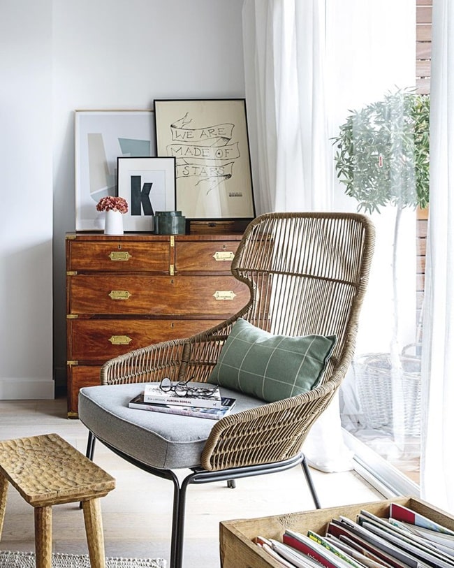 Un cómodo sillón en el salón