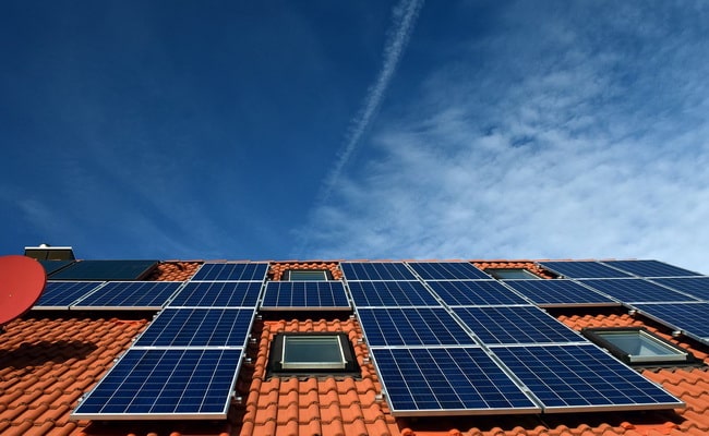 Techo de tejas con placas solares