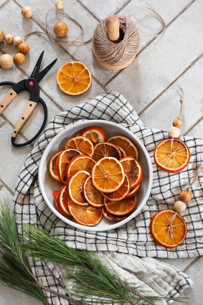 Naranjas deshidratadas para decorar la Navidad