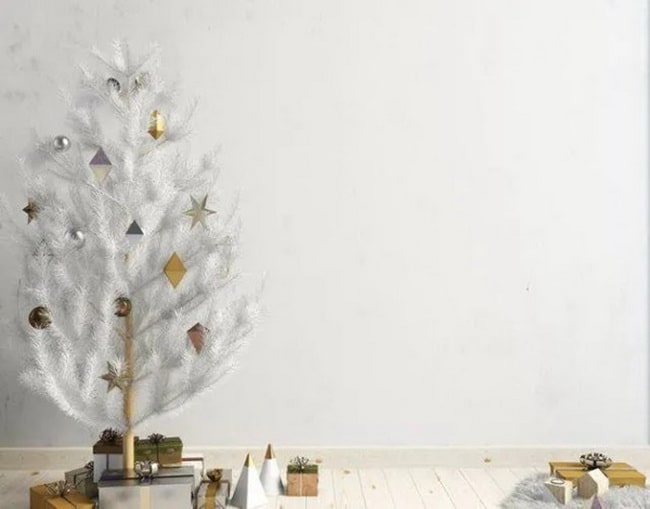 Pequeño árbol de Navidad en color blanco