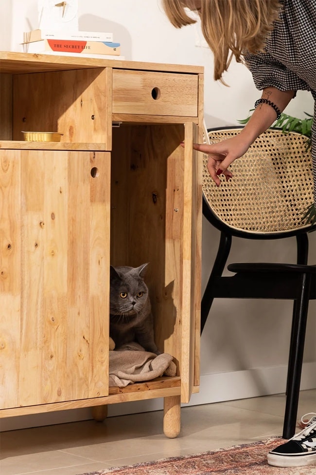 Mueble para gato en madera natural