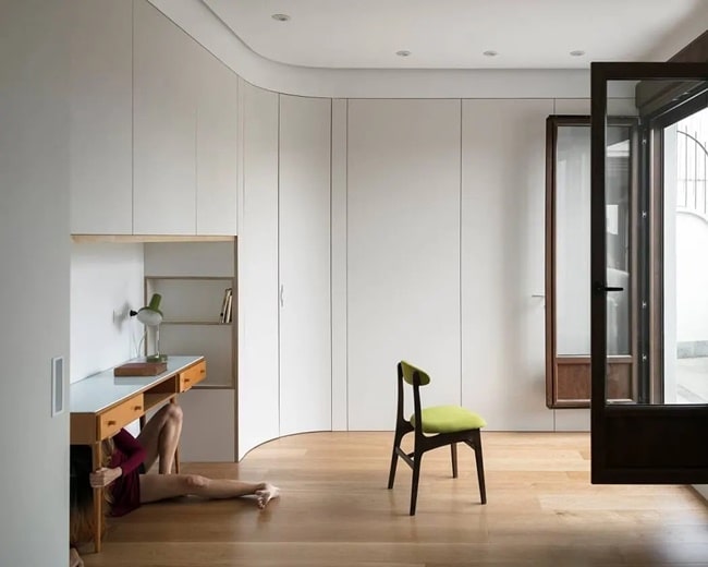Decoración en blanco y madera