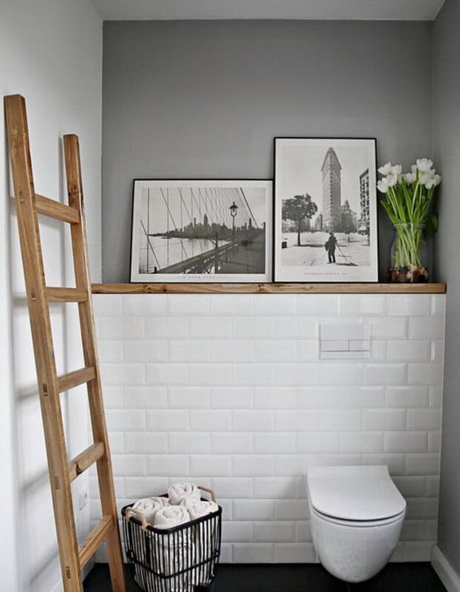Cómo crear una pared de contraste en el baño