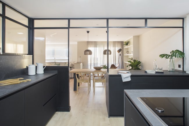Una cocina en el centro de la casa
