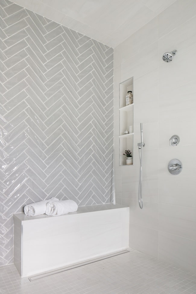 Grifería de pared para el baño