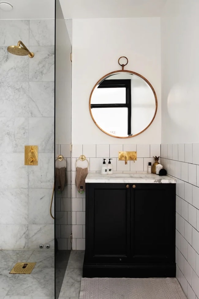 Grifería de pared para el baño