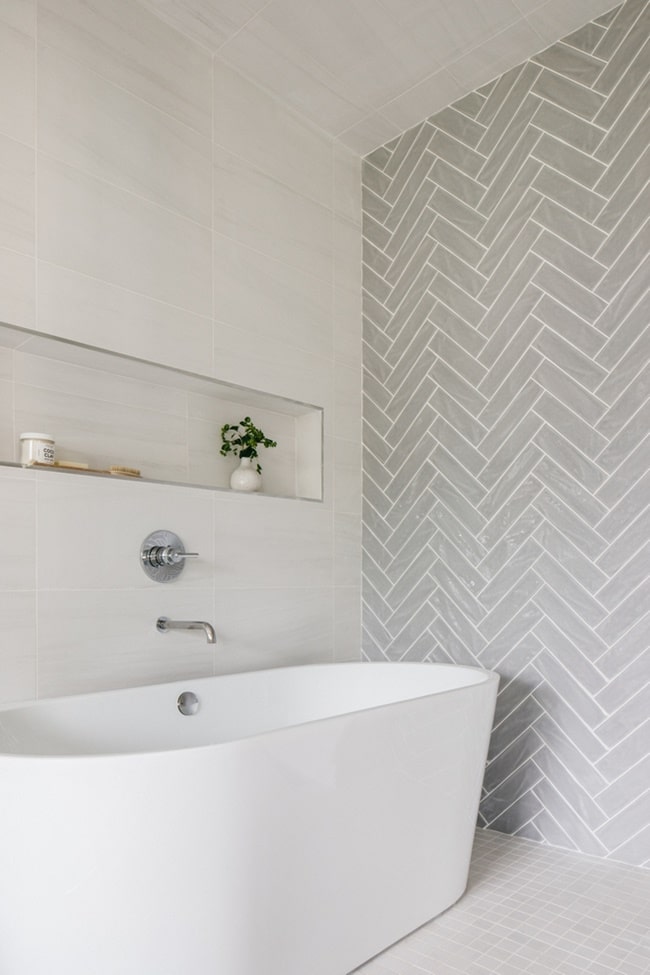 Grifería mural para el baño