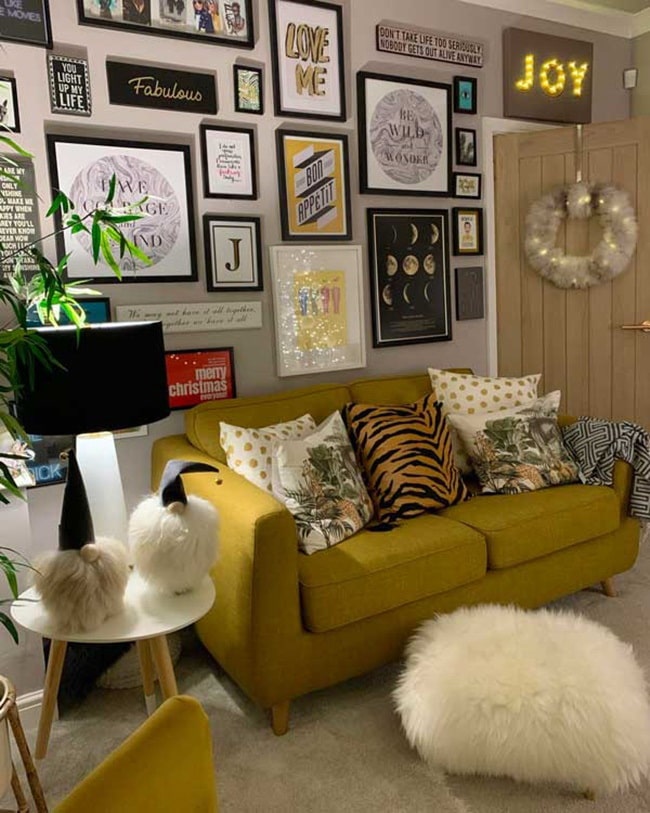 Cluttercore para decorar el salón