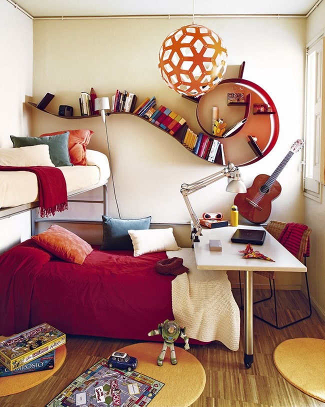 Habitación juvenil estilo cluttercore
