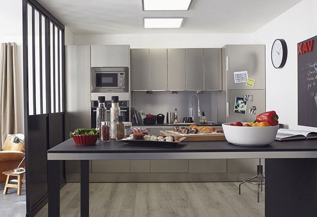 Como iluminar una cocina grande