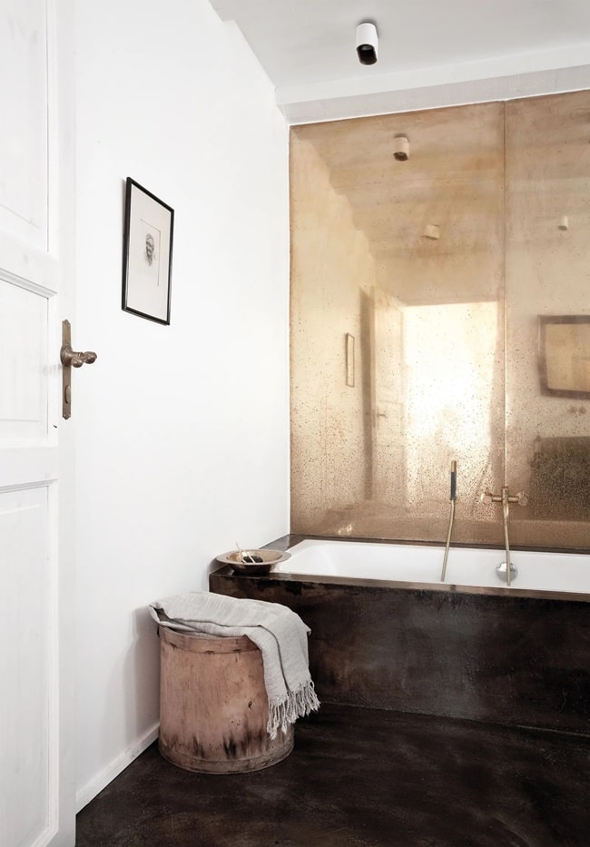 Baños con acabados metalizados