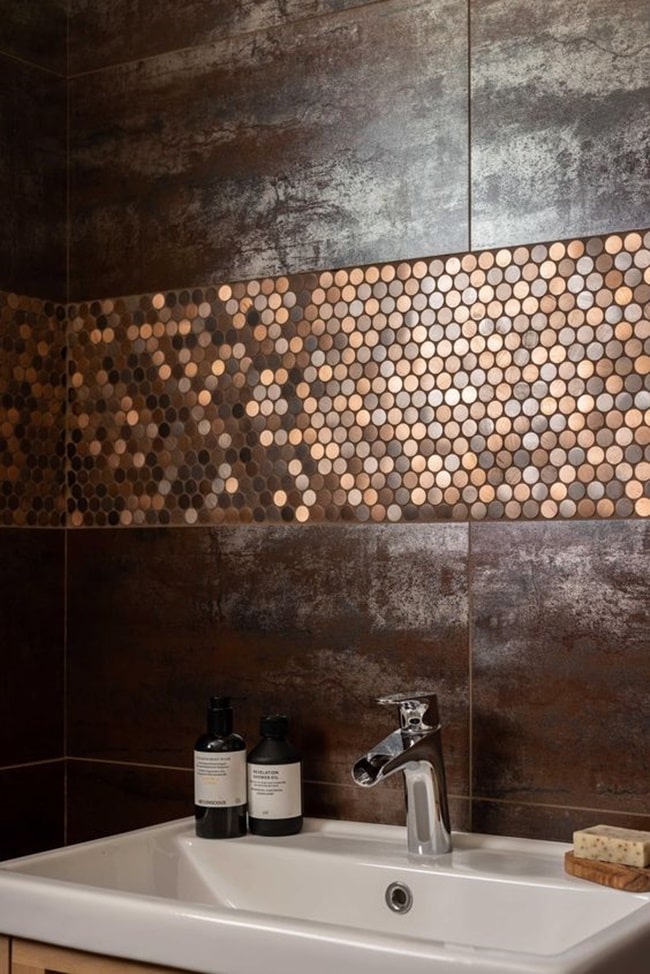 Detalles metalizados para cuartos de baño