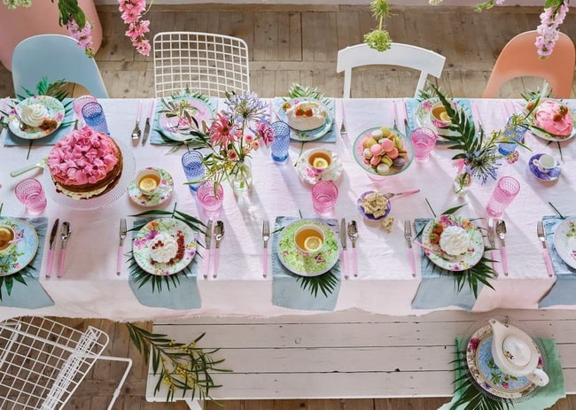 Mesa decorada para el verano