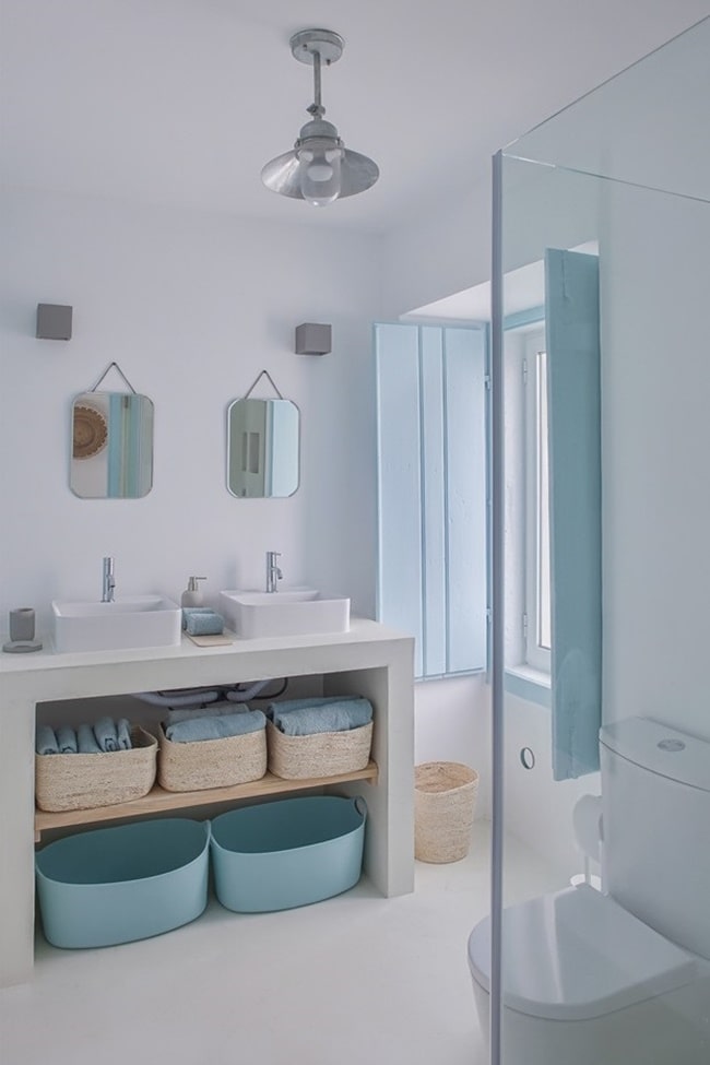 Blanco y azul para el baño