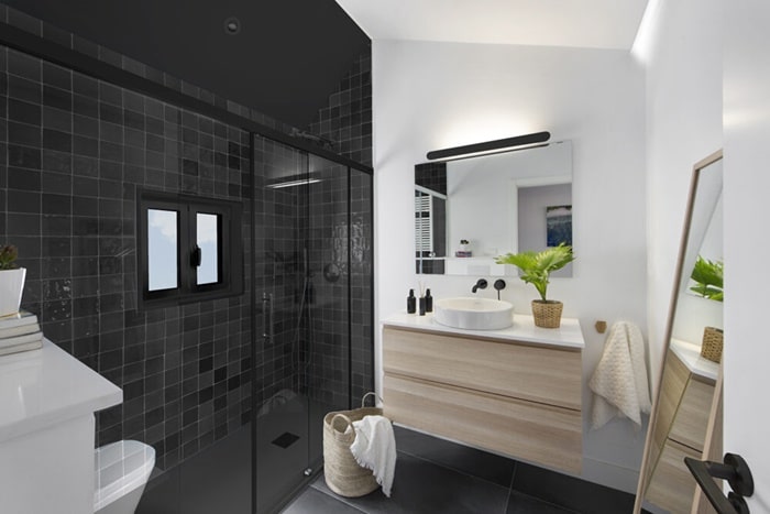 Baño en blanco y negro