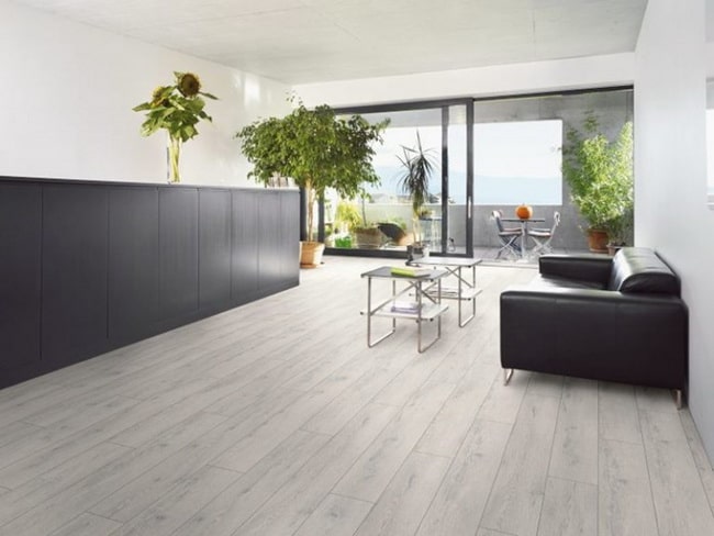 Sala con suelo vinílico