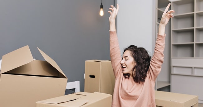 Guardar todo en cajas para la mudanza