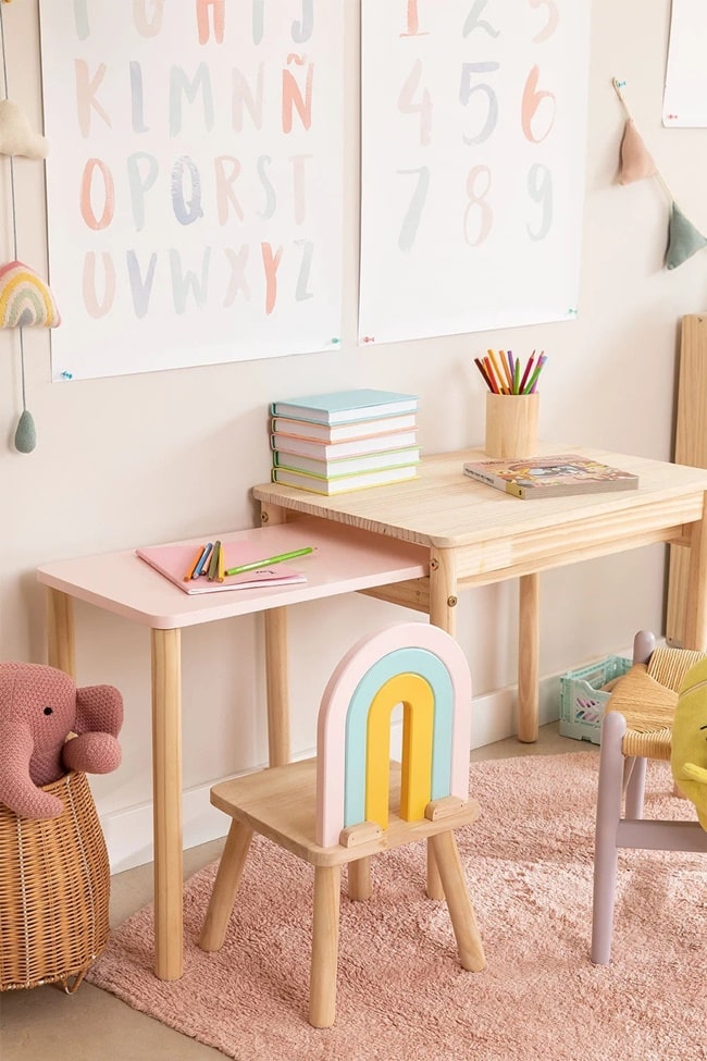 Mesa de estudio extensible para niños
