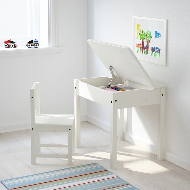 Escritorios infantiles con espacio para guardar