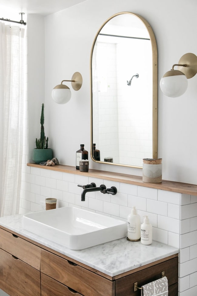 Grifería de pared para baños