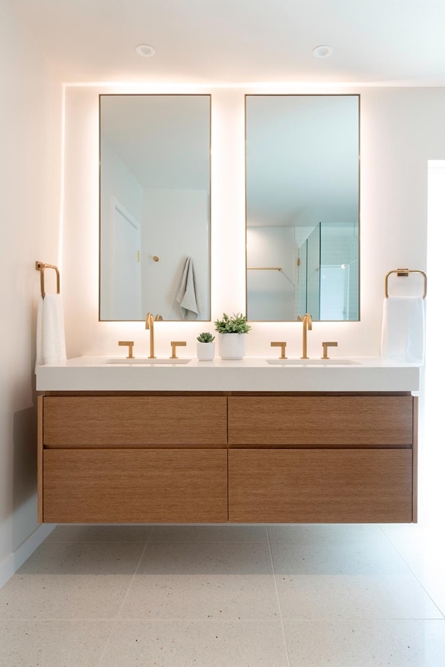 Grifería dorada para baño