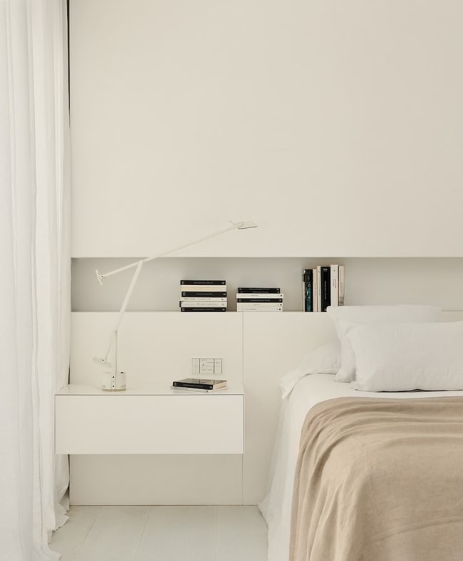 Minimalismo cálido en dormitorios