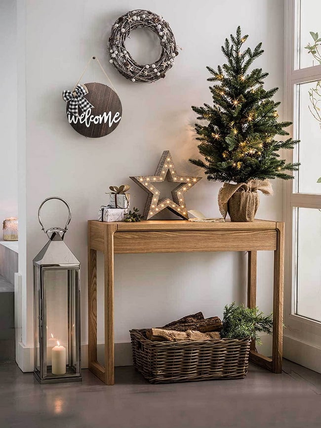 Madera y verde para decorar el recibidor