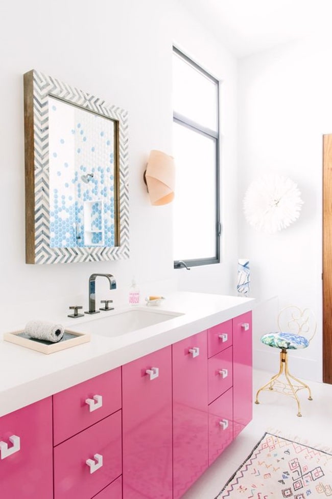 Muebles de baño en color rosa