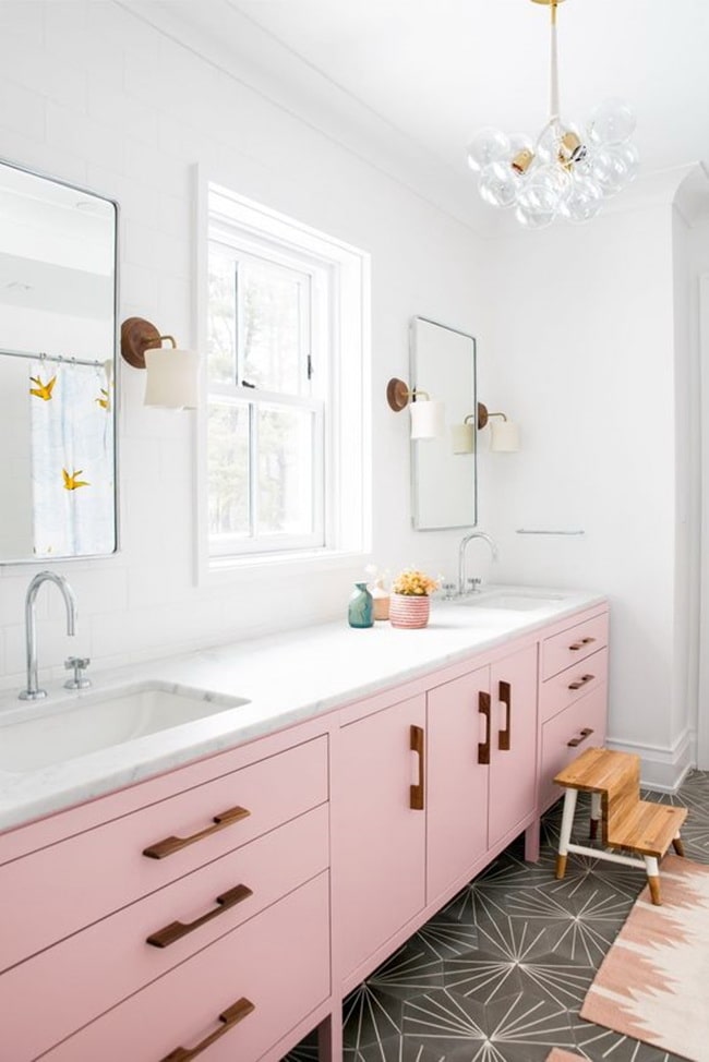 Baños con muebles rosa pastel