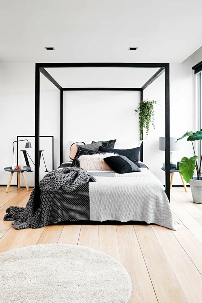 Cama moderna con dosel