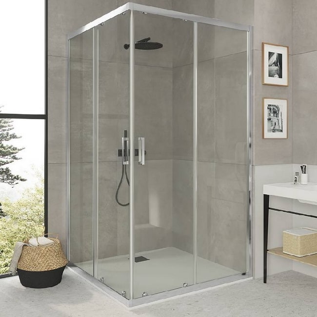 Baño con mucha luz