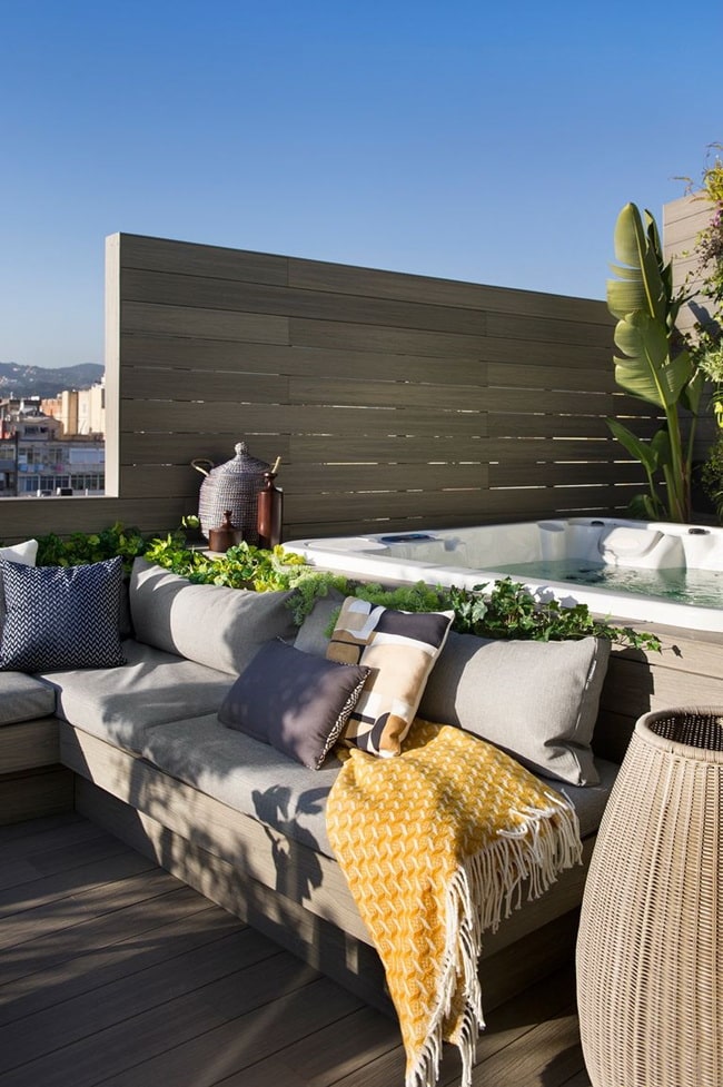 Spa rígido en la terraza
