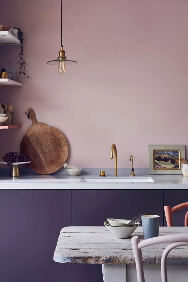 Mueble de cocina púrpura