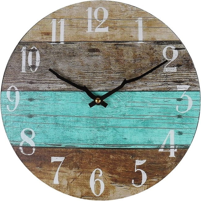 Reloj de pared en madera envejecida
