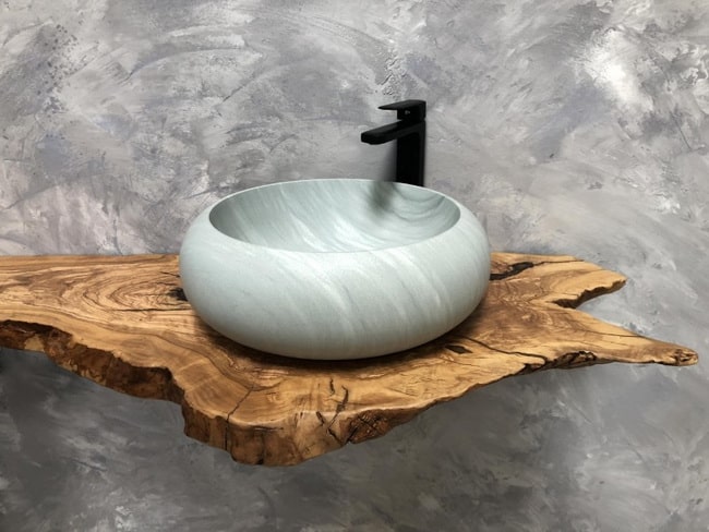 Líneas curvas en el cuarto de baño