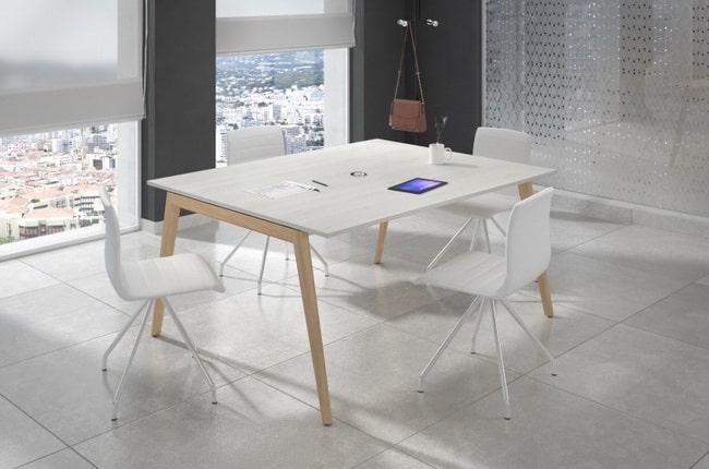 Mesas de diseño para decorar tu oficina