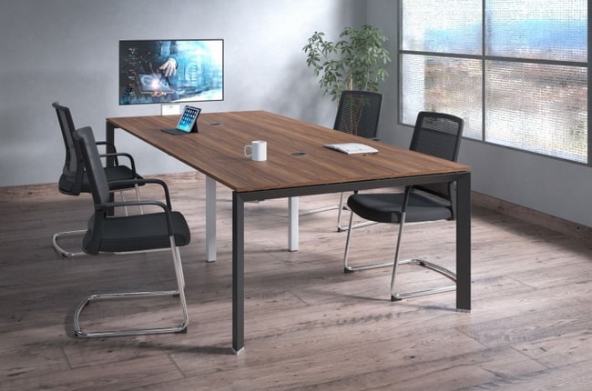 Mesas de diseño para decorar tu oficina