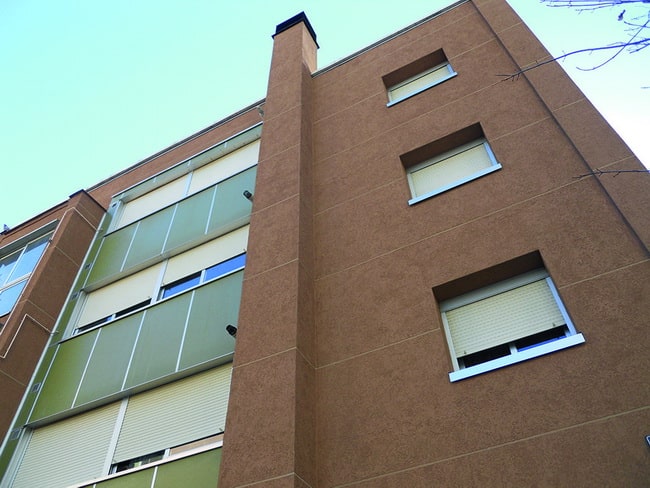 Fachada marrón