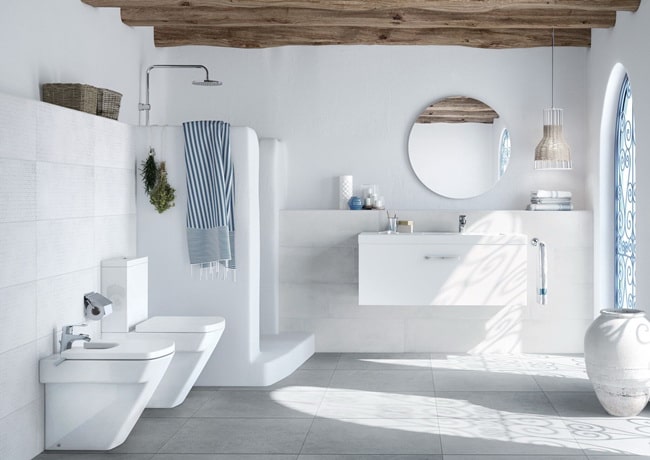 Vigas de madera vistas en baños